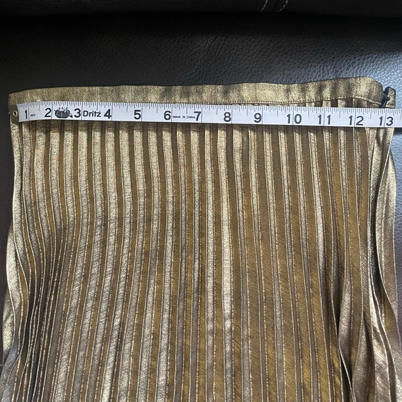 Banana Republic Gold Pleated Metallic Skirt Size 2 - Picture 4 of 6